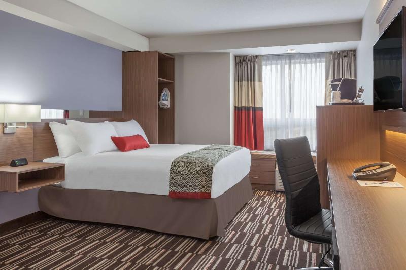 Microtel Inn & Suites By Wyndham Oyster Bay Ледисмит Экстерьер фото