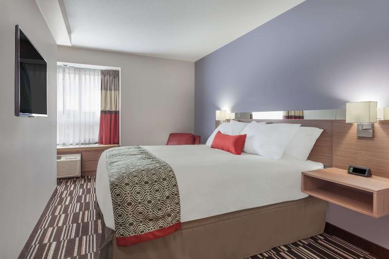 Microtel Inn & Suites By Wyndham Oyster Bay Ледисмит Экстерьер фото
