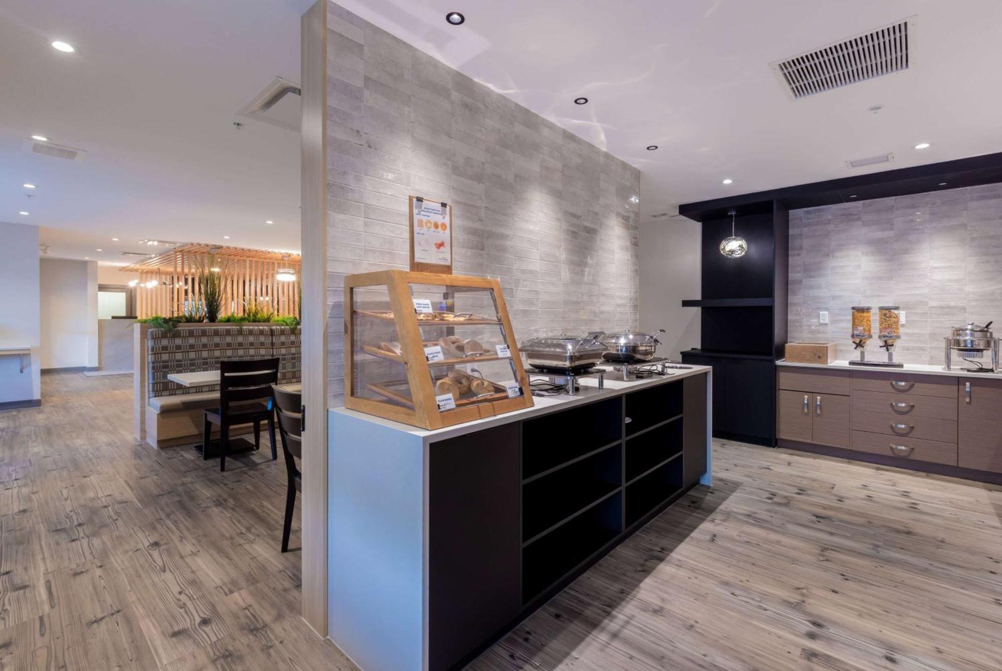 Microtel Inn & Suites By Wyndham Oyster Bay Ледисмит Экстерьер фото