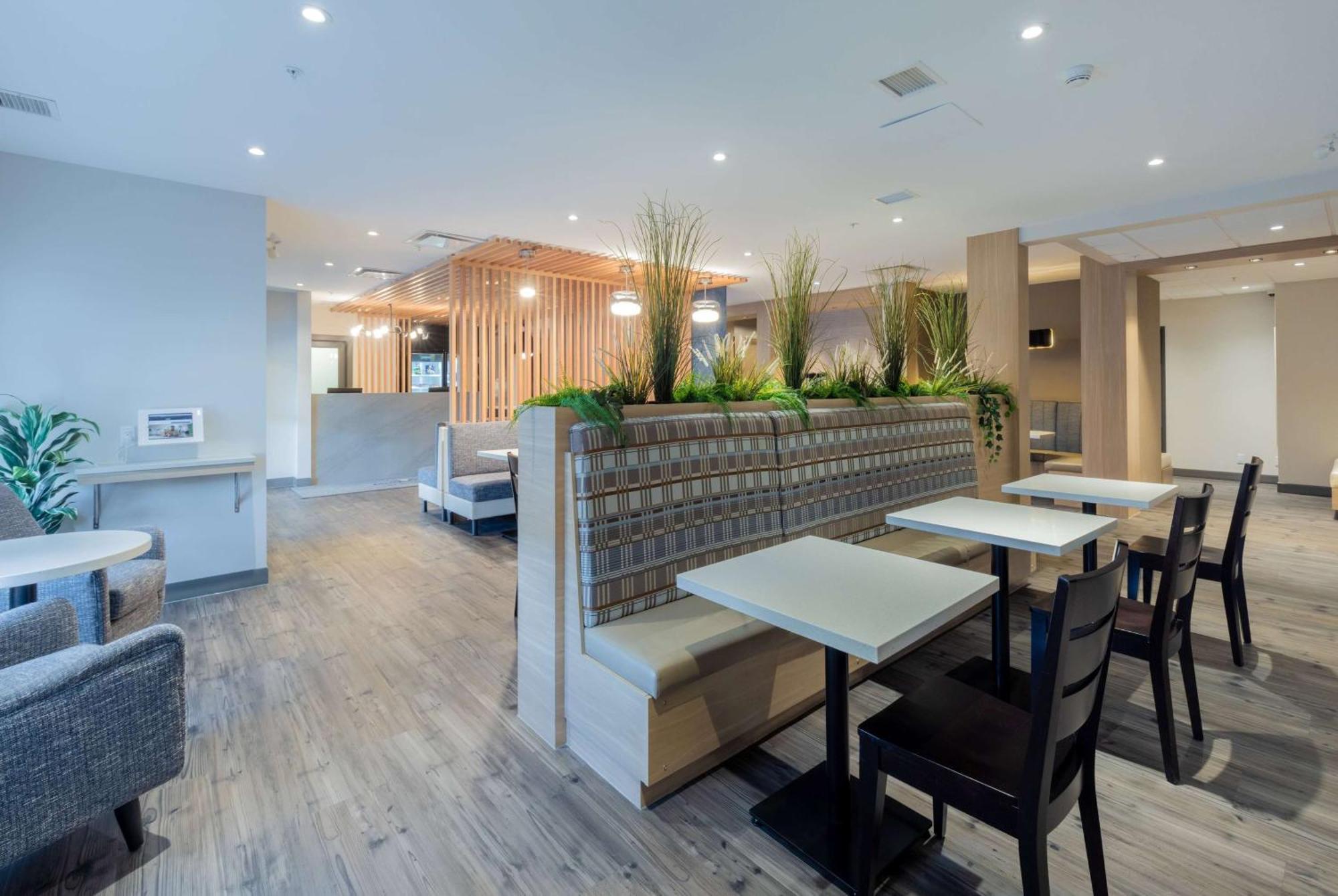 Microtel Inn & Suites By Wyndham Oyster Bay Ледисмит Экстерьер фото