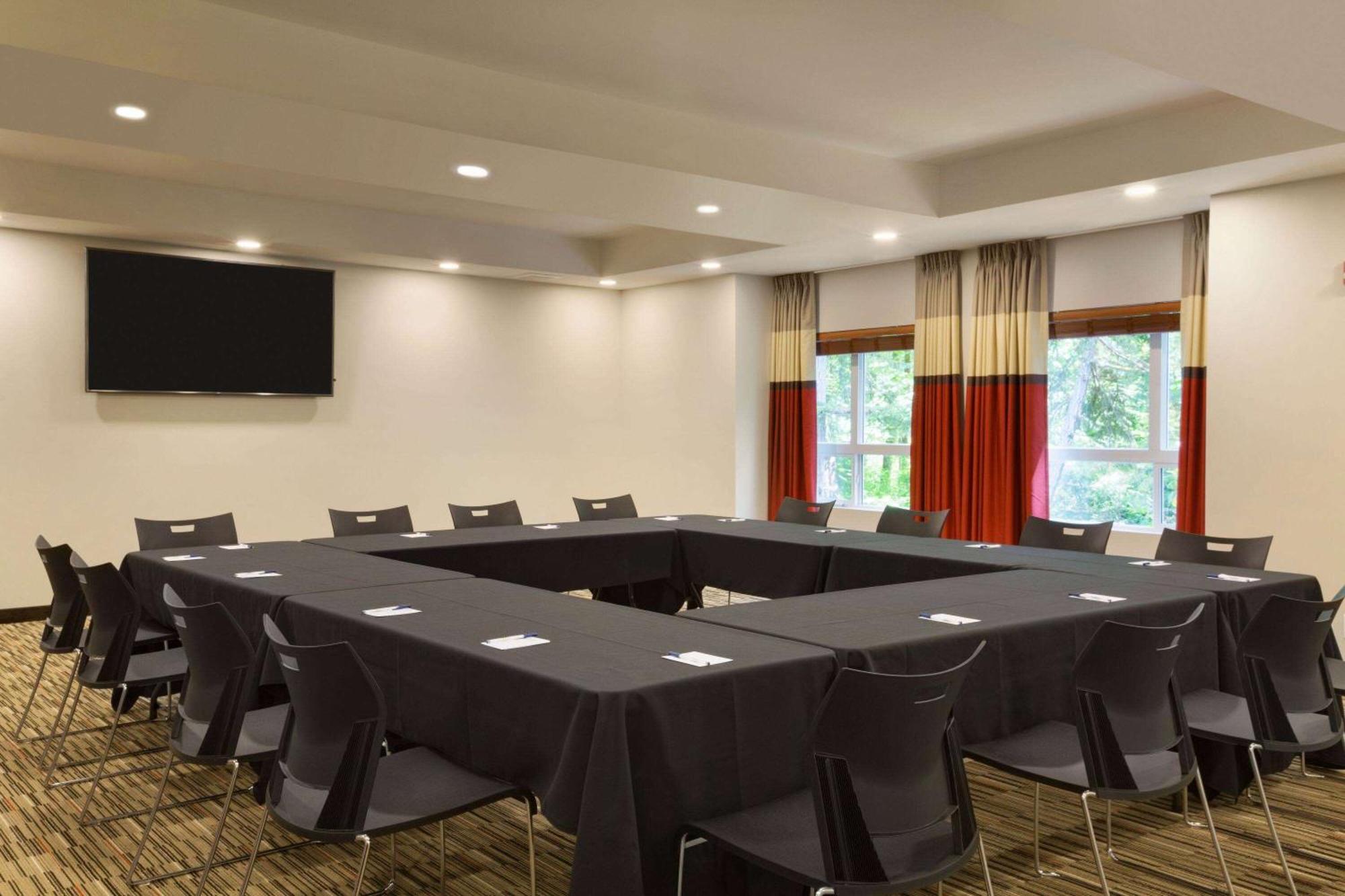 Microtel Inn & Suites By Wyndham Oyster Bay Ледисмит Экстерьер фото