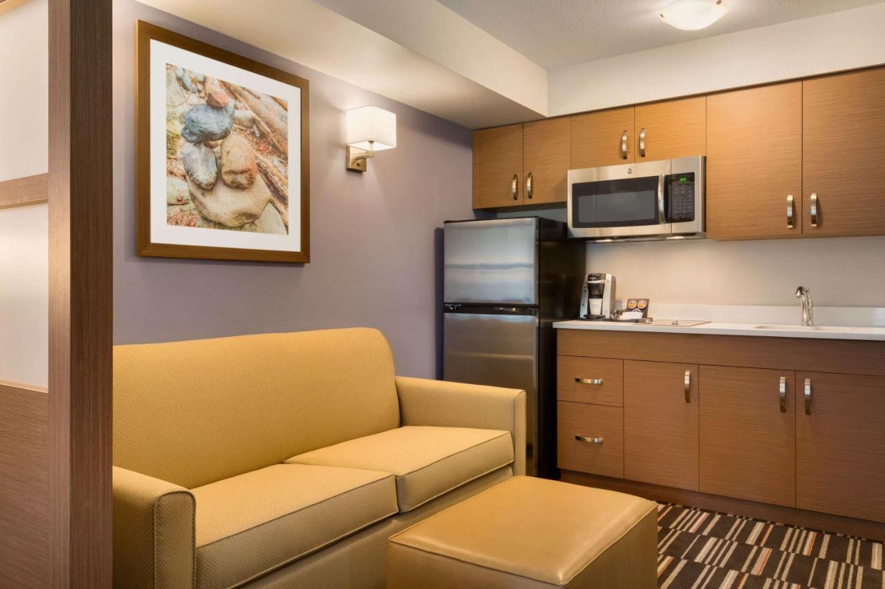 Microtel Inn & Suites By Wyndham Oyster Bay Ледисмит Экстерьер фото